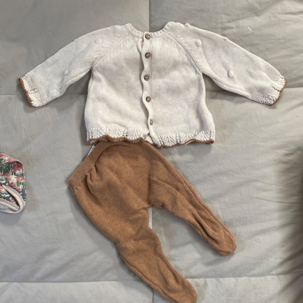 Assorted Newborn clothes - Picture 2 of 11